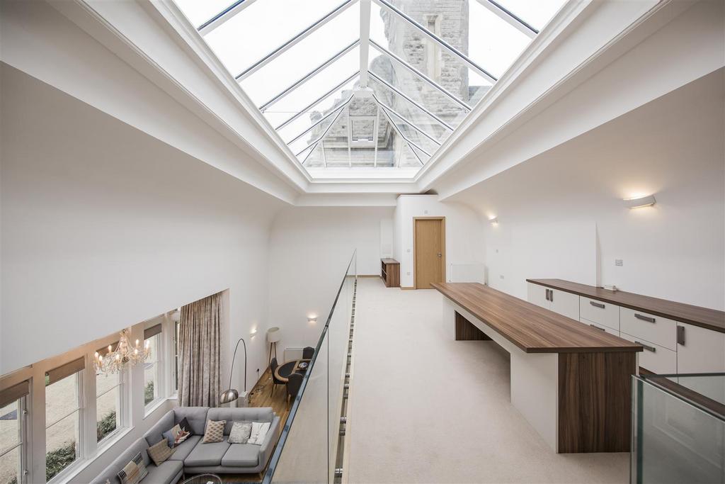Mezzanine Office / Bedroom