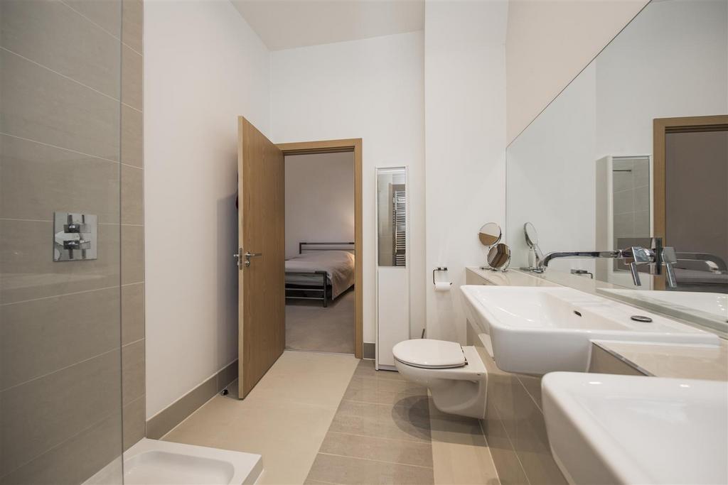 Ensuite to Master