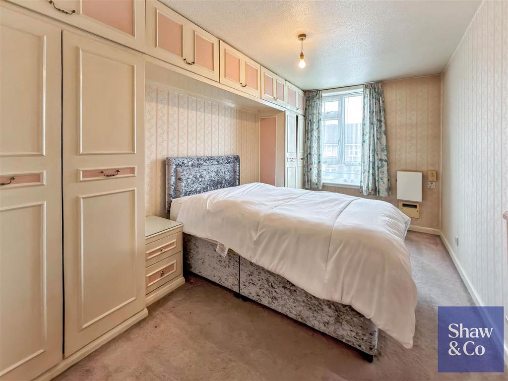 Bedroom 1.jpg