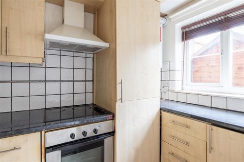 1 bedroom flat for sale, Gordon Close, Haywards Heath