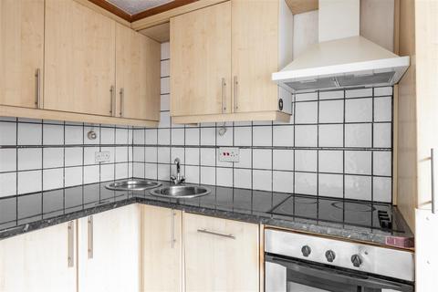 1 bedroom flat for sale, Gordon Close, Haywards Heath