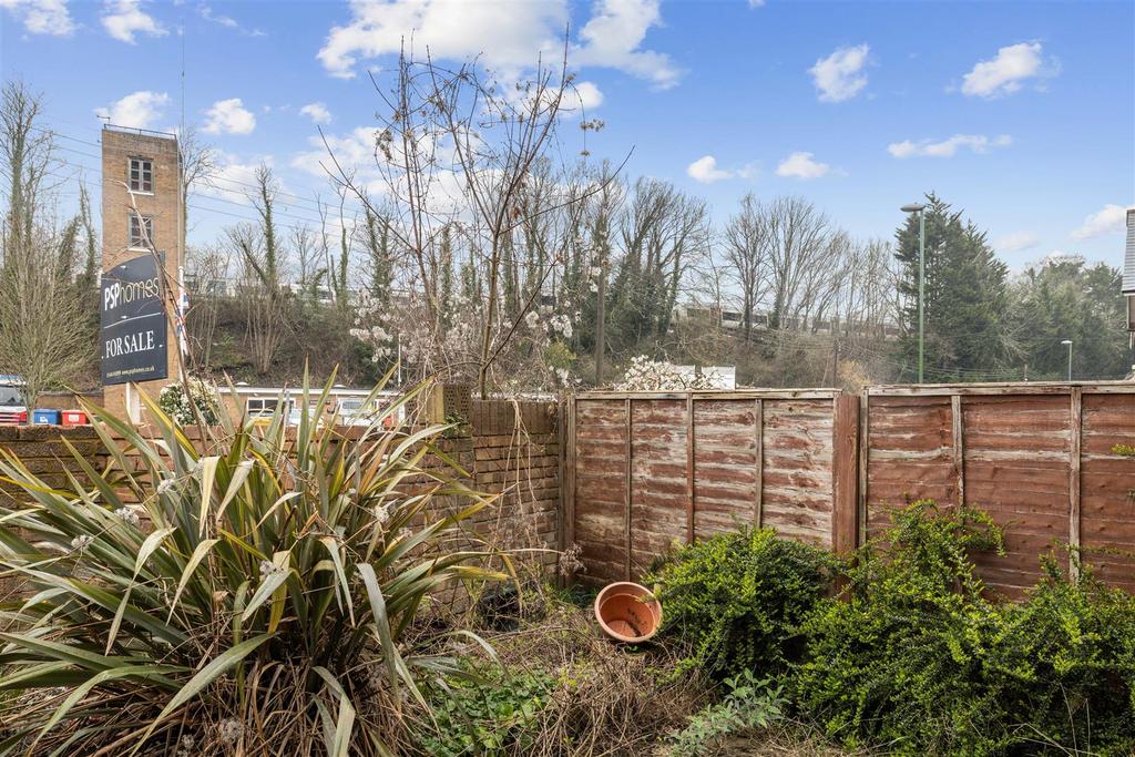 5 Gordon Close-10.jpg