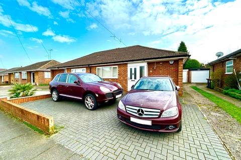 2 bedroom semi-detached bungalow for sale, Pynders Lane, Dunstable LU5