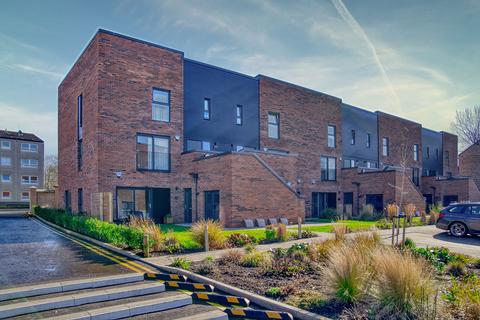 122 Festival Court, Festival Park, Glasgow, G51 1BF