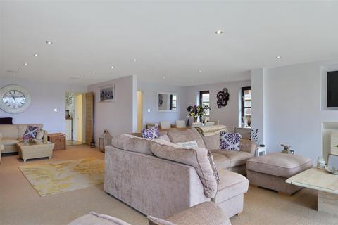 undefined, Woodfield Hill, Chipstead