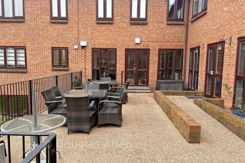 1 bedroom flat for sale, Albert Road, Buckhurst Hill, Essex