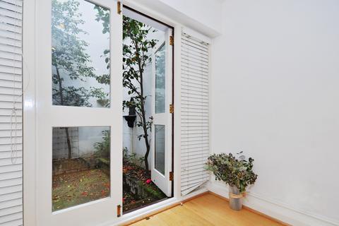 2 bedroom flat to rent, Onslow Gardens  London SW7