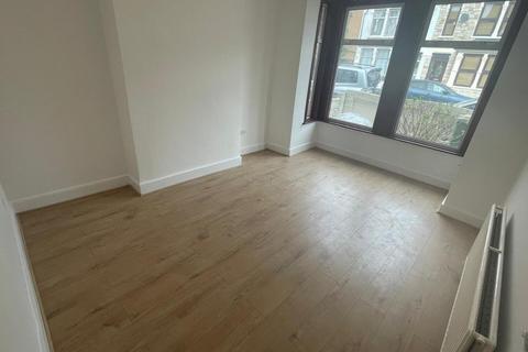 3 bedroom house to rent, Chesterford Road, London E12
