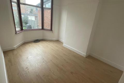 3 bedroom house to rent, Chesterford Road, London E12