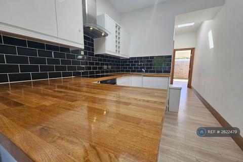 undefined, Waterloo Crescent, Wokingham, RG40