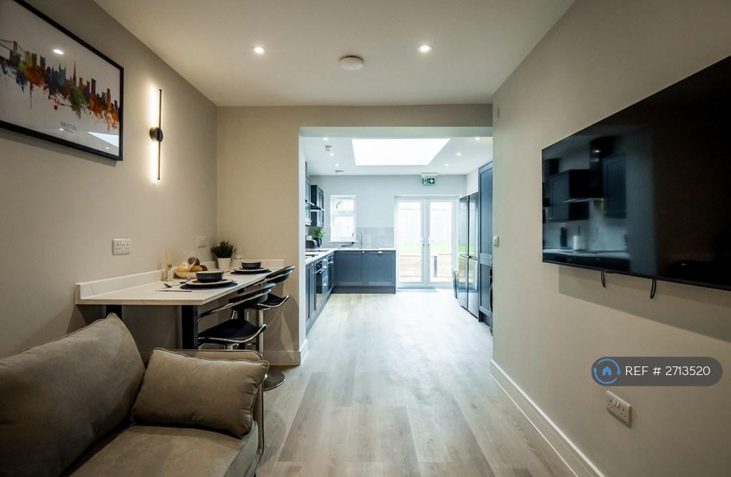 7-Bed All En-Suite Hmo - Lockleaze, Bristol