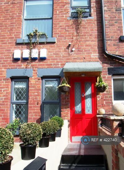 Flat Accessed Via The Back