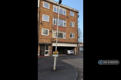 2 bedroom flat to rent, Wisdons Close, Dagenham, RM10