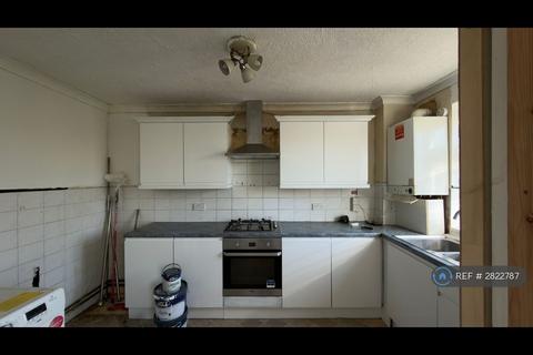 2 bedroom flat to rent, Wisdons Close, Dagenham, RM10