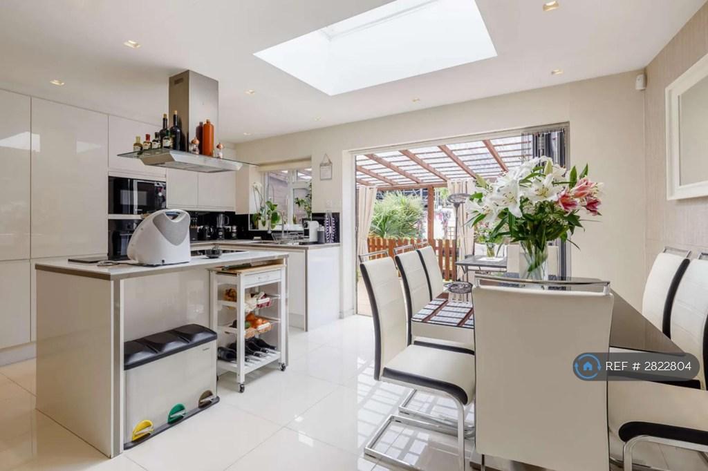 Kitchen &amp; Dining