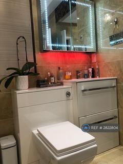 undefined, Springvale Avenue, Brentford, TW8
