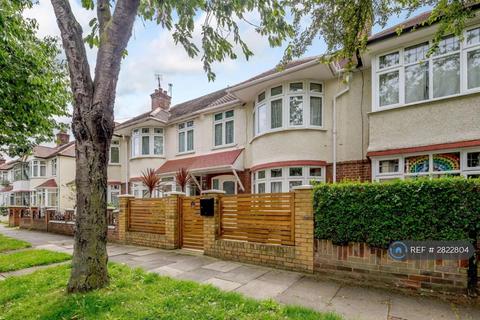 undefined, Springvale Avenue, Brentford, TW8