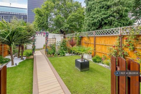 undefined, Springvale Avenue, Brentford, TW8