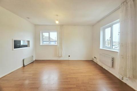 1 bedroom flat to rent, Flat 4 Della Court GR, Enfield EN3