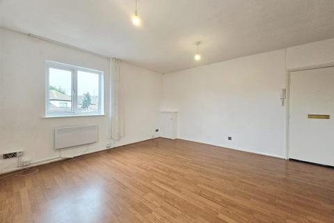 1 bedroom flat to rent, Flat 4 Della Court GR, Enfield EN3