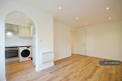 2 bedroom flat to rent, Curtis Drive, London, W3
