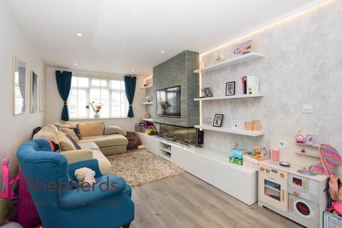 4 bedroom end of terrace house for sale, Dewhurst Road, Cheshunt EN8