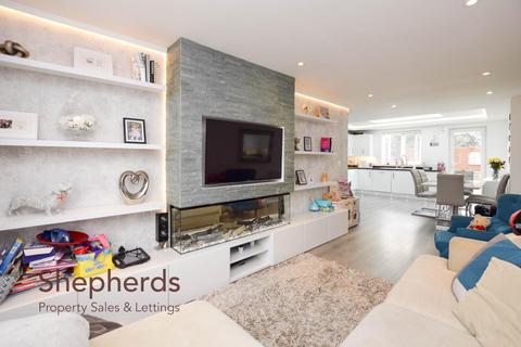 4 bedroom end of terrace house for sale, Dewhurst Road, Cheshunt EN8