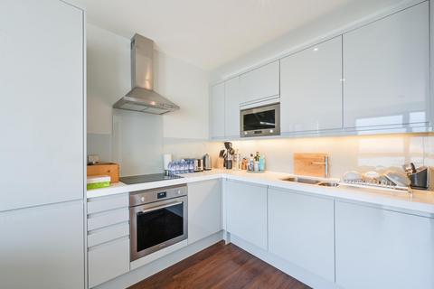 1 bedroom apartment to rent, Avalon Point, Silvocea Way, London, E14