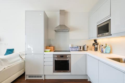 1 bedroom apartment to rent, Avalon Point, Silvocea Way, London, E14
