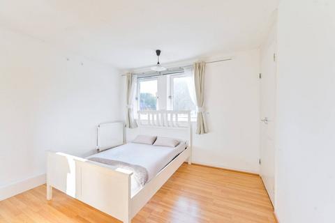 1 bedroom flat for sale, Kennet Close, Battersea, London, SW11