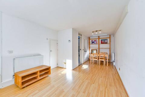 1 bedroom flat for sale, Kennet Close, Battersea, London, SW11