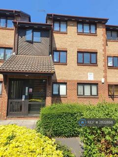 2 bedroom flat to rent, Cricketers Close, Erith, DA8