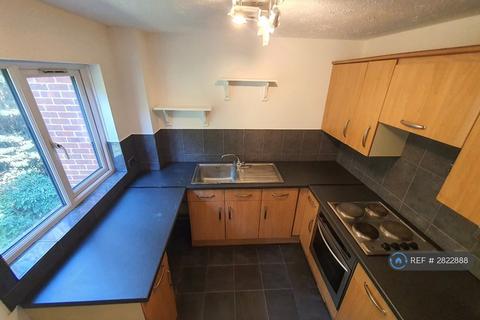 2 bedroom flat to rent, Cricketers Close, Erith, DA8