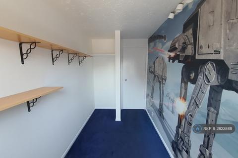 2 bedroom flat to rent, Cricketers Close, Erith, DA8