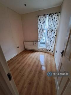 2 bedroom flat to rent, Streatham Road, Mitcham, CR4