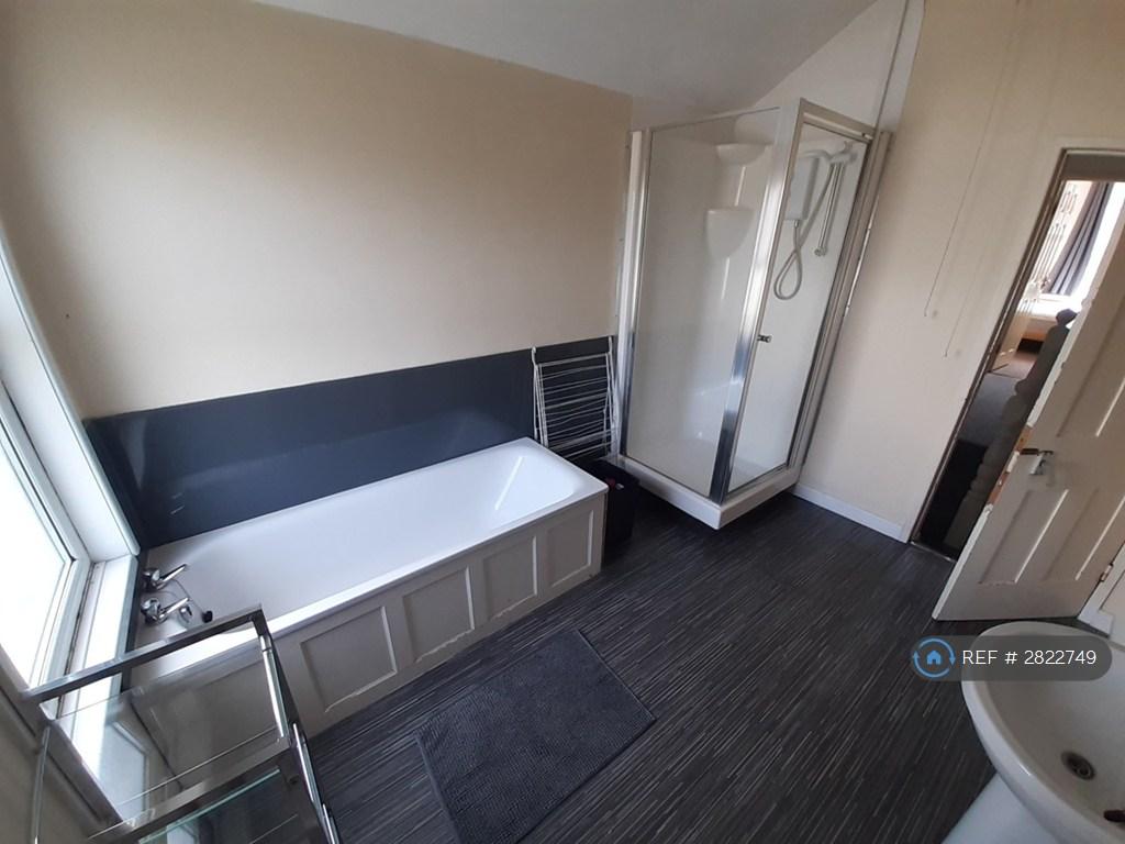 Bathroom [3.2m x 2.4m]