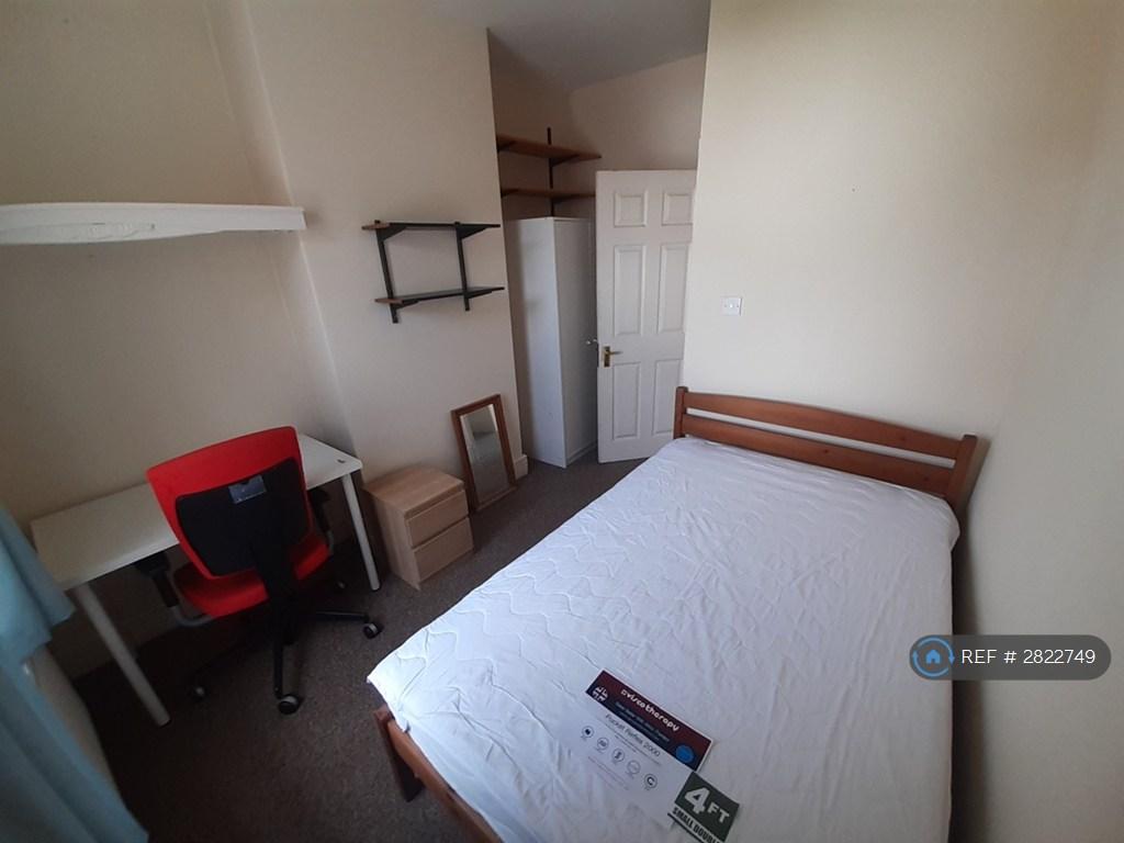 Bed 2 [3.7 Max x 2.85m]