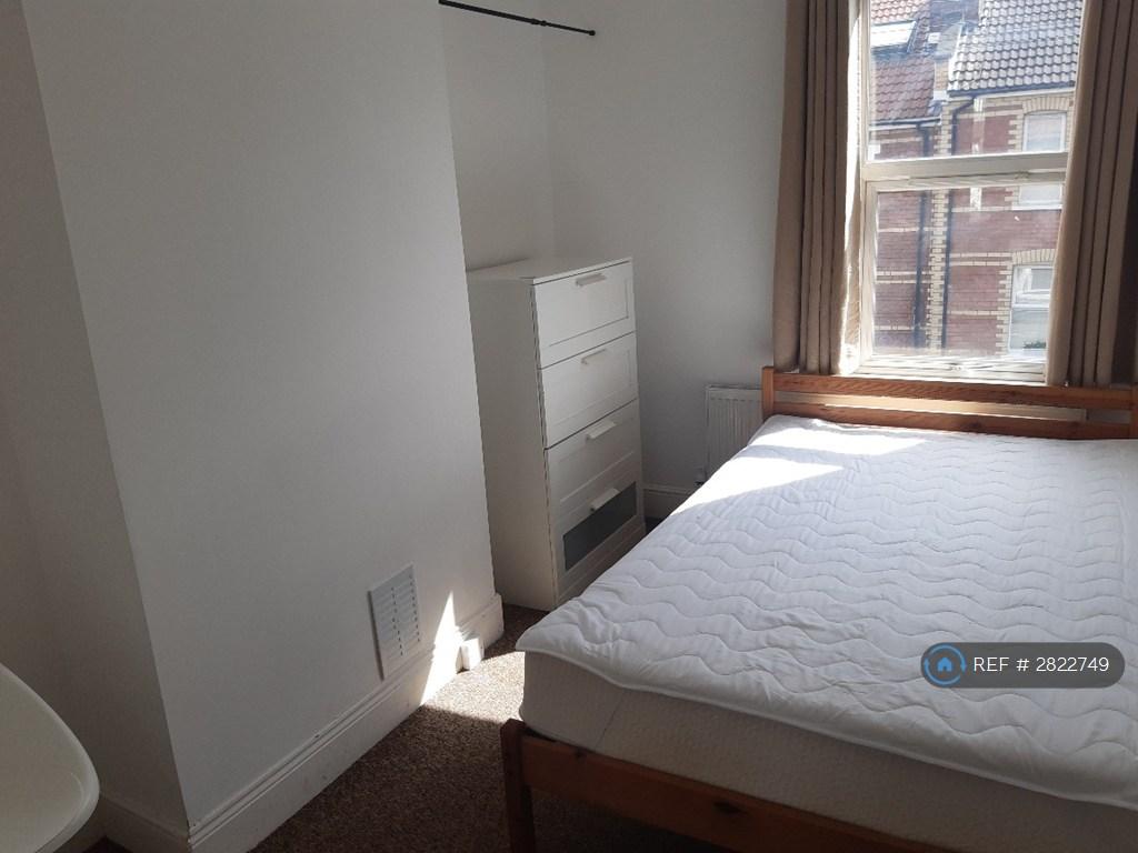 Bed 3 [3.35m x 2.5m]