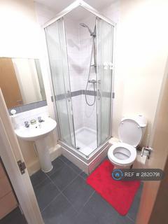 2 bedroom flat to rent, City View, Ilford, IG1