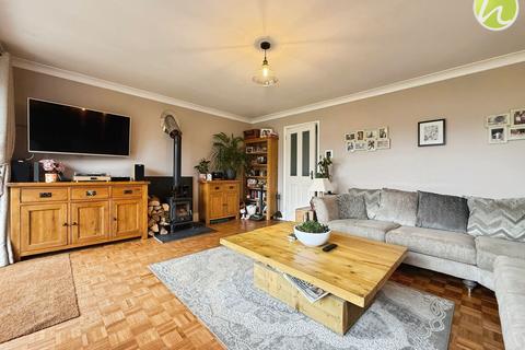 4 bedroom semi-detached house for sale, Brampton Close, Corringham, SS17