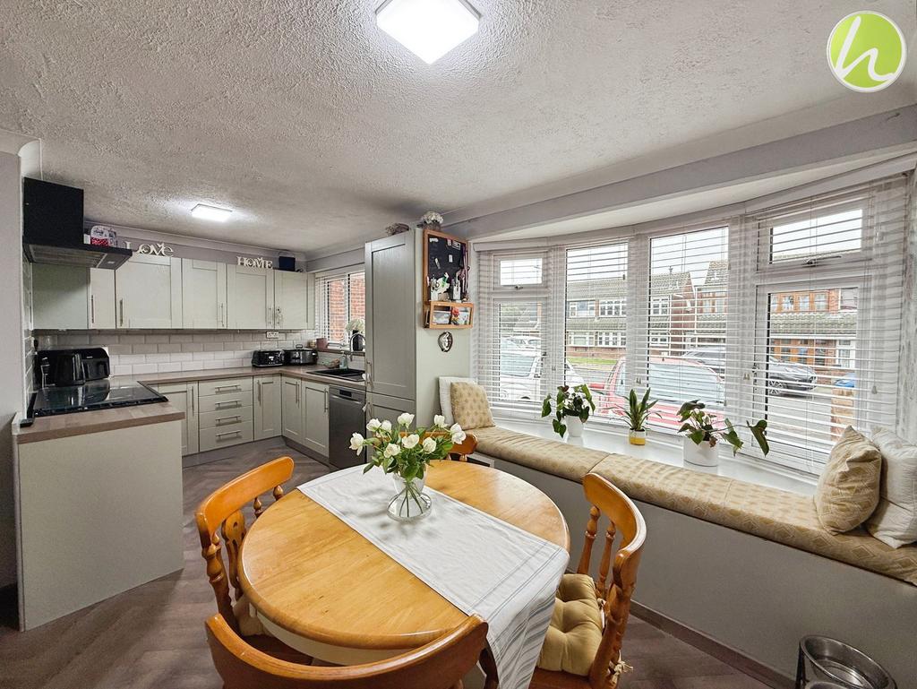 Kitchen/ Dining Room