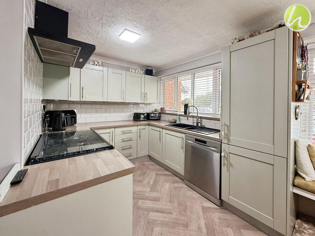 Kitchen/ Dining Room
