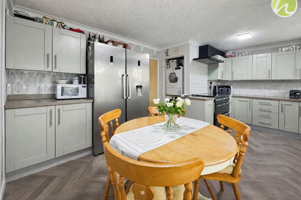 Kitchen/ Dining Room