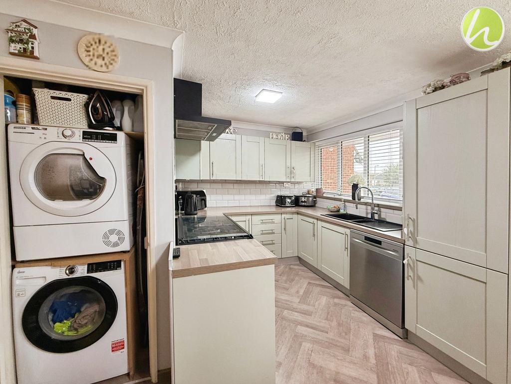 Kitchen/ Dining Room