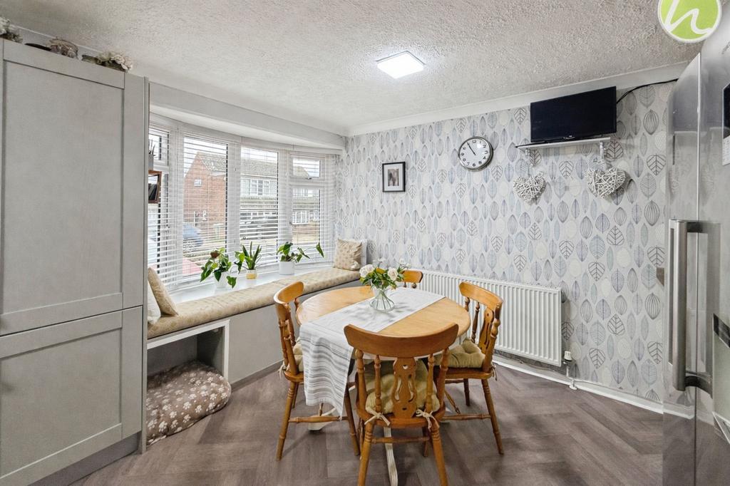 Kitchen/ Dining Room
