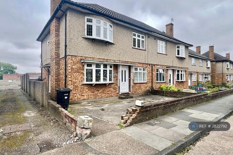 2 bedroom flat to rent - Eastern Avenue, Ilford, IG2