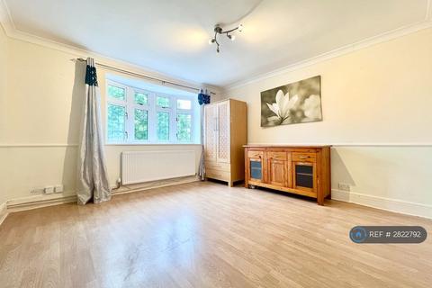 2 bedroom flat to rent, Eastern Avenue, Ilford, IG2