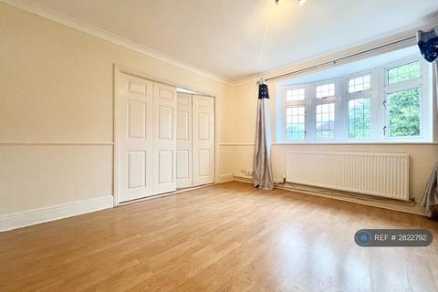 2 bedroom flat to rent, Eastern Avenue, Ilford, IG2