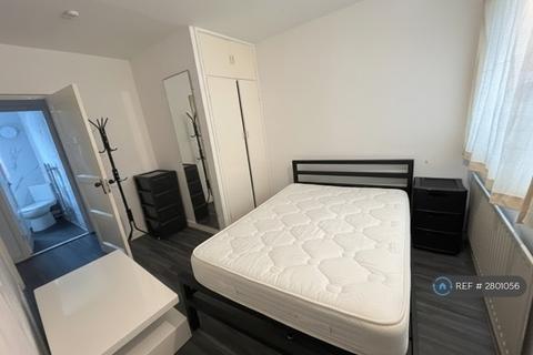 3 bedroom terraced house to rent, Manford Way, Chigwell, IG7