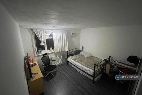 3 bedroom terraced house to rent, Manford Way, Chigwell, IG7